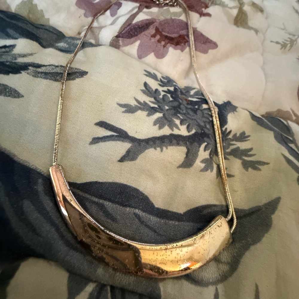 Express Gold Necklace - Picture 2 of 4